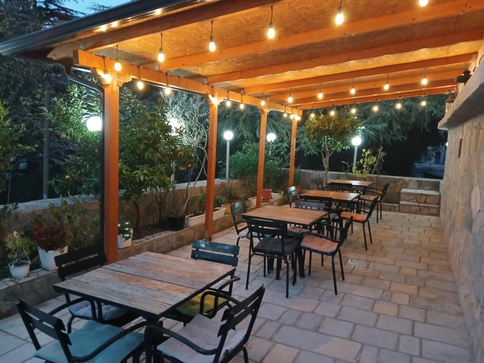 Apartament Qetesia *
